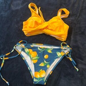 NEVER WORN- Cupshe bikini with tie closure and lemon details (size M)